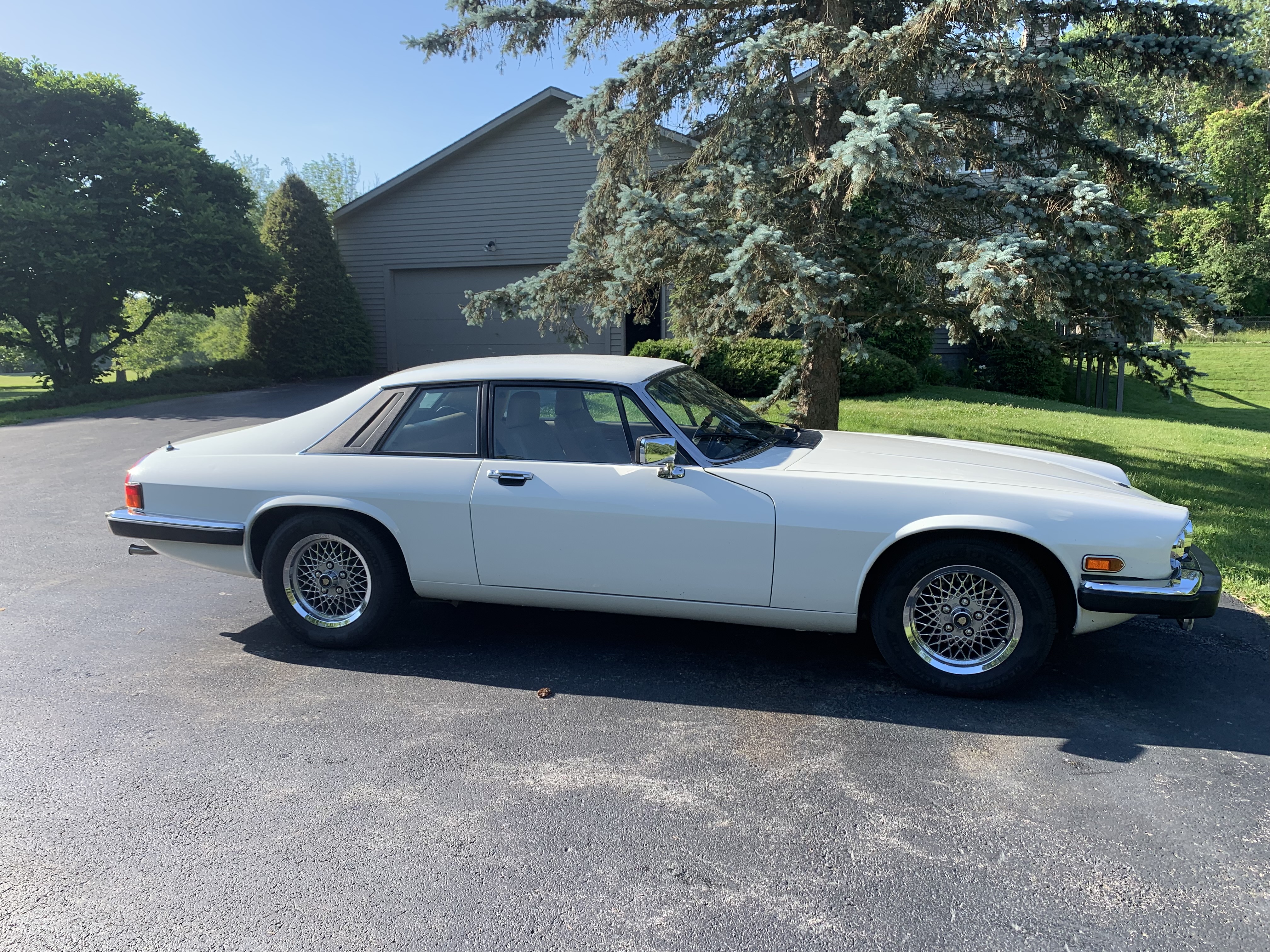 White 1989 Jaguar XJS